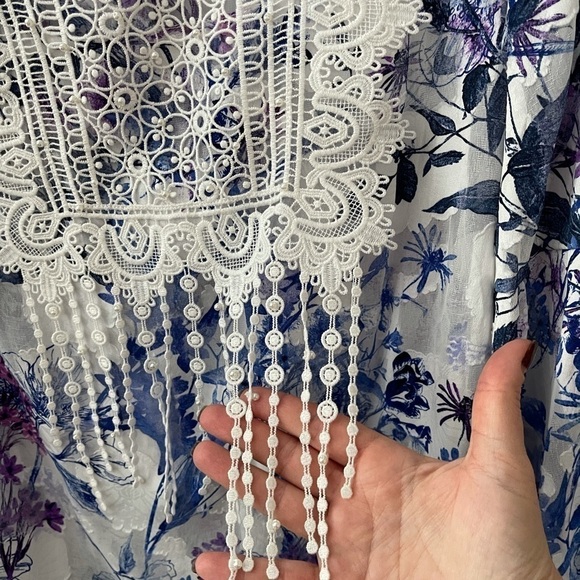 Printed floral and lace tunic - Picture 3 of 7